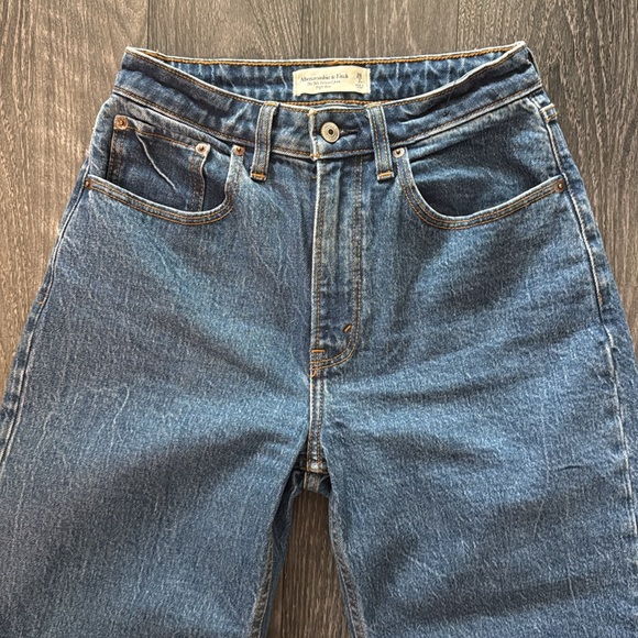 Abercrombie 90s Relaxed Jean High Rise 2S Curve Love - Picture 3 of 6